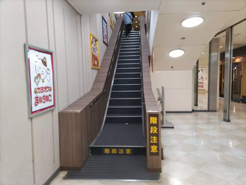 脳がバグる面白い風景 ここはエスカレーターではなく普通の階段です（笑） | ZhaiZhai News